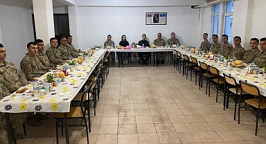 Kaymakam, askerler ile iftar açtı