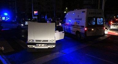 Gece yarısı otomobiller çarpıştı