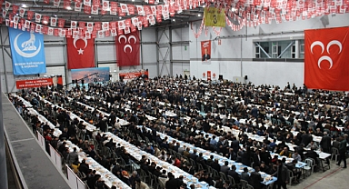MHP adayları halkın karşısında