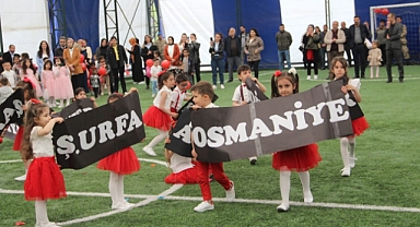 Miniklerden duygulandıran gösteri