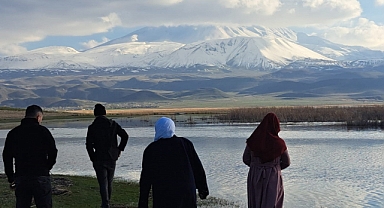 Nisan ayında beyaza büründü