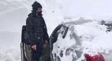 Nisan ayında yağan kar Palandöken yolunda mahsur bıraktı