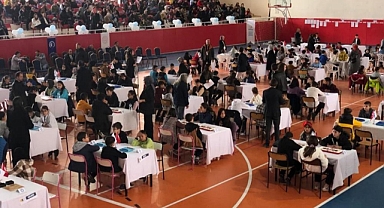  Öğrenciler kıyasıya yarıştı