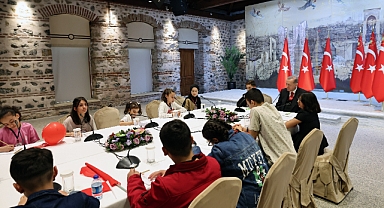 Önce dinledi, sonra talimat verdi