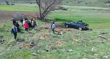 Otomobil şarampole uçtu; 3 yaralı