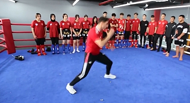 Özel harekat polisi, Vanlı gençlerle Kick Boks Dünya Kupası'na hazırlanıyor