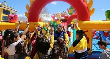 'Polislerle Macera Adası' okullar balon park ile neşelenecek