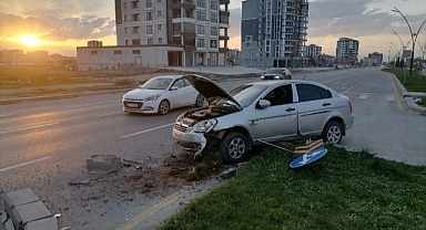 Refüje çarparak savruldu!