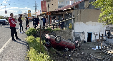 Şarampole devrilen otomobilde 5 kişi yaralandı