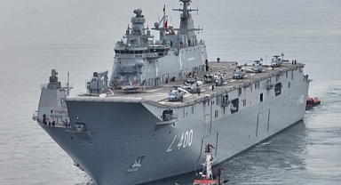 TCG Anadolu Sarayburnu'na yanaştı