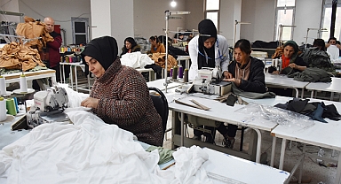 Tekstil atölyesi kadınlara iş kapısı oldu