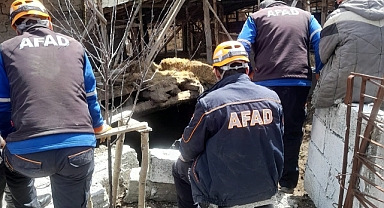 Tortum'da ahır çöktü
