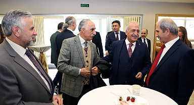 Üniversitelerde bayramlaşma