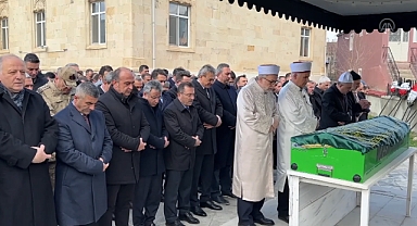 Vali Gül’ün annesi toprağa verildi