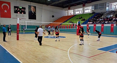 Voleybol grup müsabakaları başladı