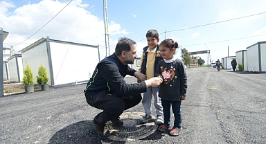 Yaralar el birliğiyle sarılmaya devam ediyor