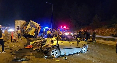 12 araç birbirine girdi: Ölü ve yaralılar var 