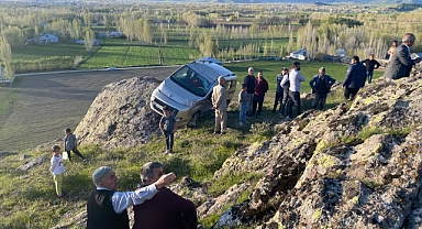 Araç şarampole devrildi, sürücü yaralı!