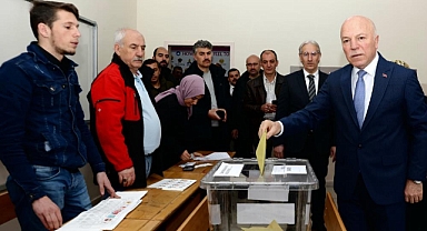 Başkan Sekmen oyunu kullandı