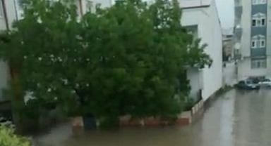 Binalar su altında kaldı