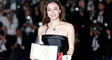 Cannes'dan Merve Dizdar'a 