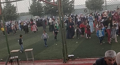 Davetliler gelin ve damadı bırakıp kaçtı!