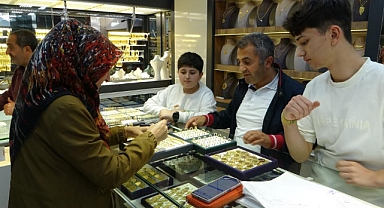 Depremin vurduğu tarihi Kapalı Çarşı’ya ilgi arttı