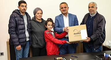 Depremzedeye uyku apnesi ve solunum cihazı hediye edildi