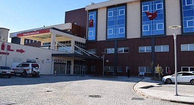 Devrilen traktörün altında kaldı, feci halde can verdi!