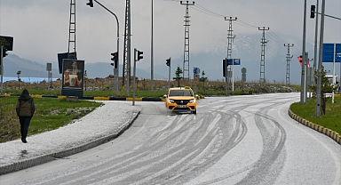 Doğu'da dolu ile sağanak etkili oldu