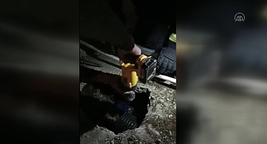 Ekipler seferber oldu! Yağmur suyu borusunda can pazarı