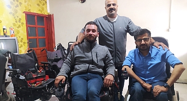 Engelli genç, engellilere umut oluyor