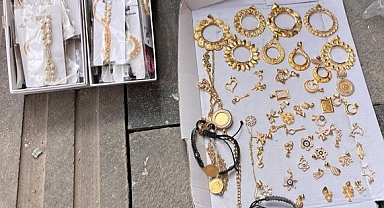 Enkazlardan çıkan değerli eşyalar sahiplerine teslim ediliyor