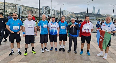 Erzurumlu maratoncular Bakü’de koştu