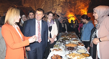 Geleneksel yemekler Tuz Mağarası'nda tanıtıldı