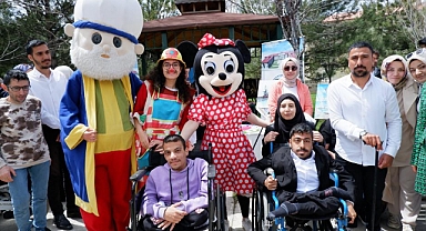 Gönüllerince eğlendiler, izleyenler duygu dolu anlar yaşadı