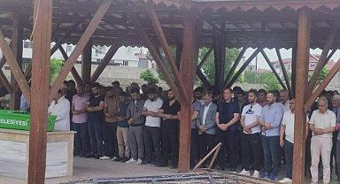 Gözyaşları içinde toprağa verildiler... Nine ve torun yan yana gömüldü