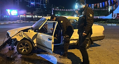 İki otomobil çarpıştı: 1’i ağır 3 yaralı