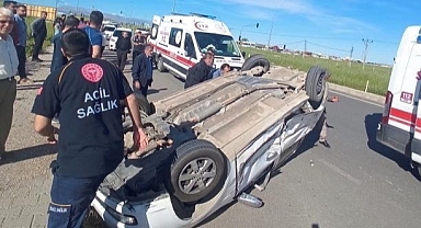 İki otomobil çarpıştı: Yaralılar var