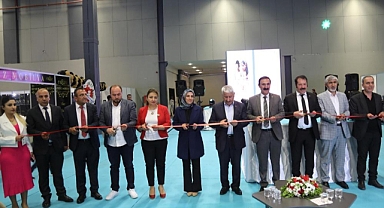 Kadın kursiyerlerin el emeği ürünler podyumda tanıtıldı