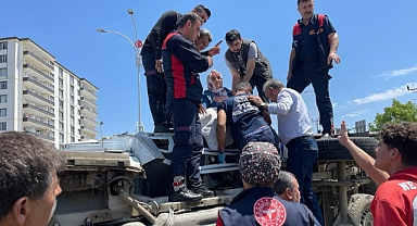 Kamyonet ile otomobil çarpıştı! 2'si çocuk 7 yaralı
