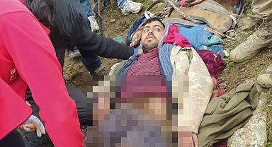 Korku dolu anlar! Çobanların üzerine yıldırım düştü!