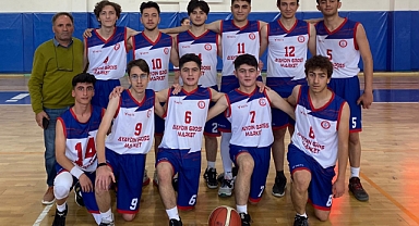 Liselerarası basketbolda Erzincan Lisesi yarı finalde