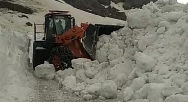 Mayıs ayında 5 metre kar ile mücadele!