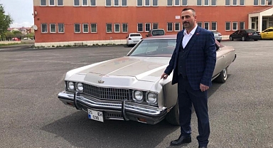 Merhum Alparslan Türkeş'in otomobiliyle oy kullanmaya gitti