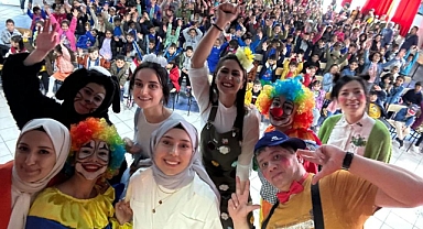 Minik yürekler tiyatro ile eğlendi