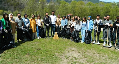 Öğrenciler çevre temizliğine çıktı