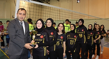 Oltu'da voleybol rüzgarı esti