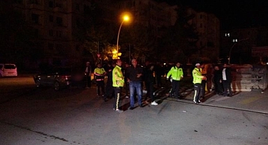 Otomobil ile çarpışan araç devrilip yan yattı