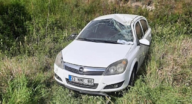 Kontrolden çıkan otomobil şarampole yuvarlandı